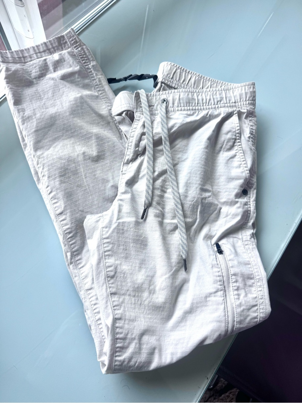 Vuori Light Gray Zip Pocket Jogger Detail